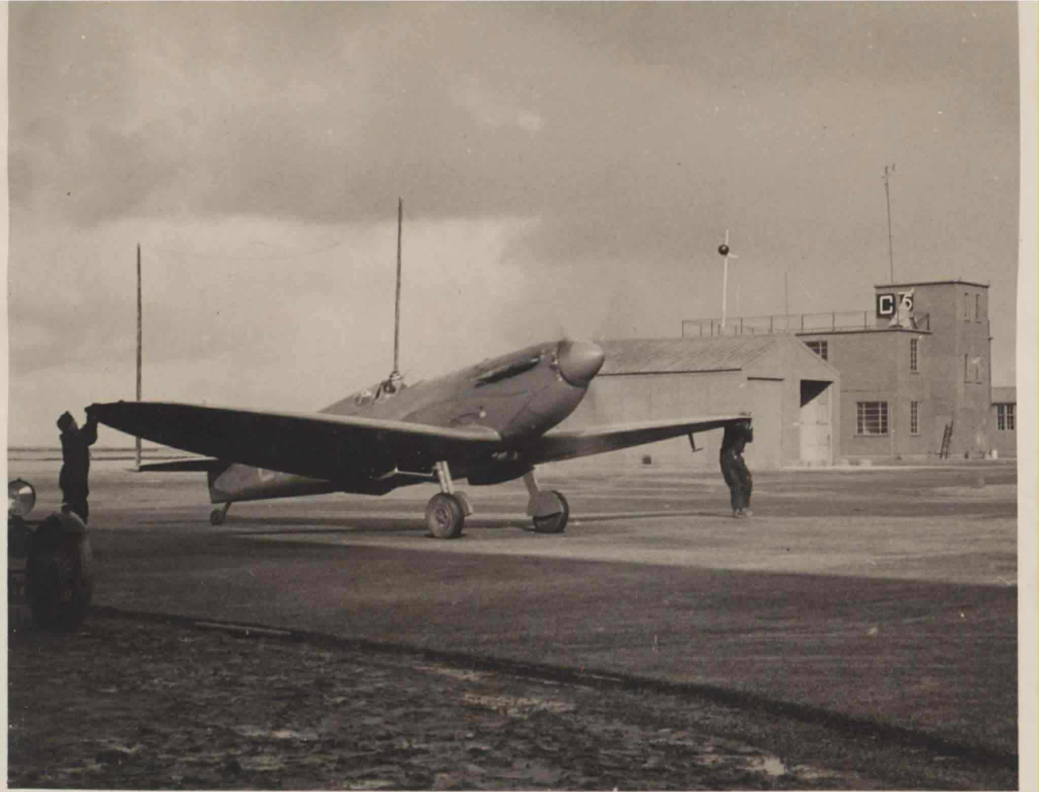 An original photo from WW2 of a Supermarine Spitfire AA810 war plane, that was last flown by one of the Great Escapers.